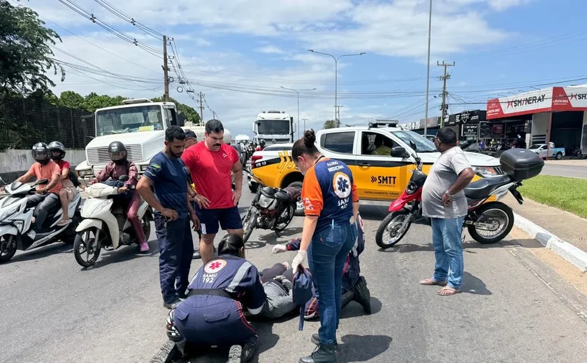 Mulher fica ferida após colisão entre motocicleta e cinquentinha em Arapiraca