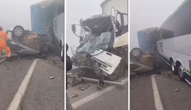 Acidente envolvendo ao menos 14 veículos deixa um morto e sete feridos na BR-262, na Grande BH