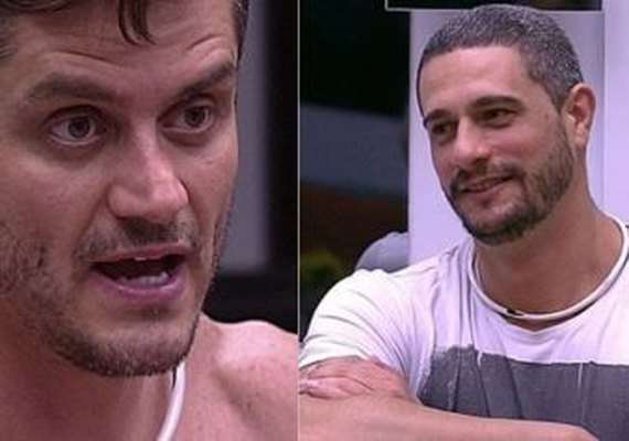 'BBB17': Marcos insinua que Daniel não gosta de mulheres e causa polêmica