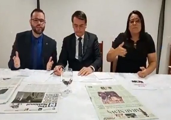 'Peixe quando vê manta de óleo, foge', afirma secretário de Pesca ao lado de Bolsonaro