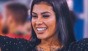 Palco cede durante show de Pocah e reação da cantora viraliza
