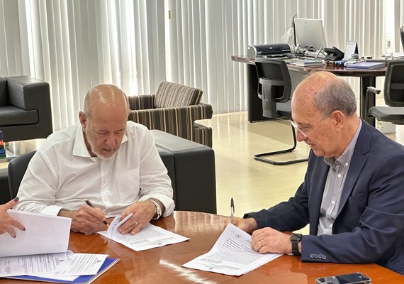 Lyra e Ronaldo Lopes selam parceria para fortalecer a Educação em Penedo