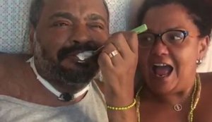 Arlindo Cruz se alimenta sozinho e comove a internet