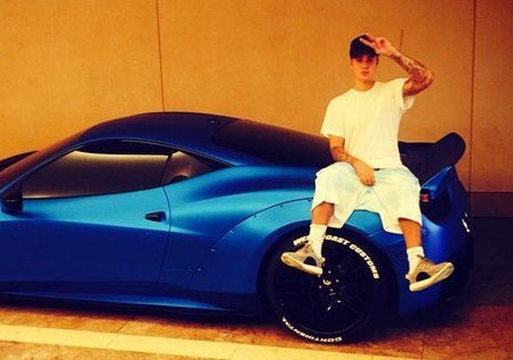 Bieber vai doar R$ 1,2 milhão recebido em leilão de sua Ferrari para a caridade