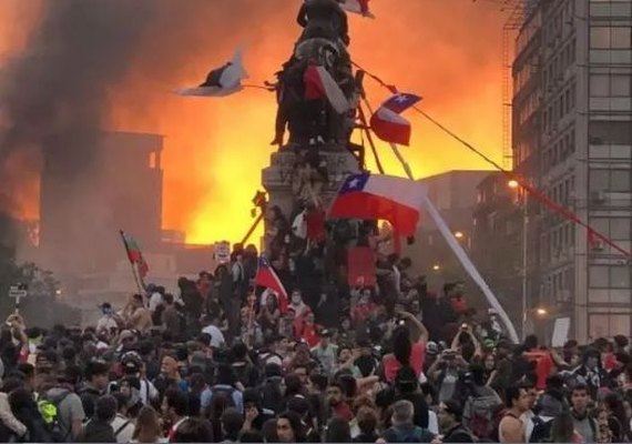 Presidente Piñera pede renúncia de todos os ministros após protestos no Chile