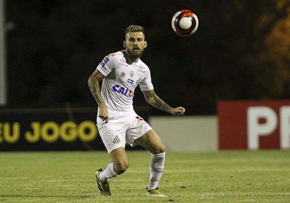 Lucas Lima reclama de pênalti não marcado em Bruno Henrique: 'Tá de sacanagem'