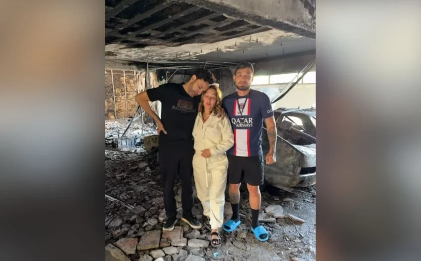 Pais de MC Gui são hospitalizados após incêndio destruir casa