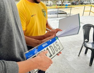 Saiba como recuperar placas de veículos perdidas durante as chuvas na capital