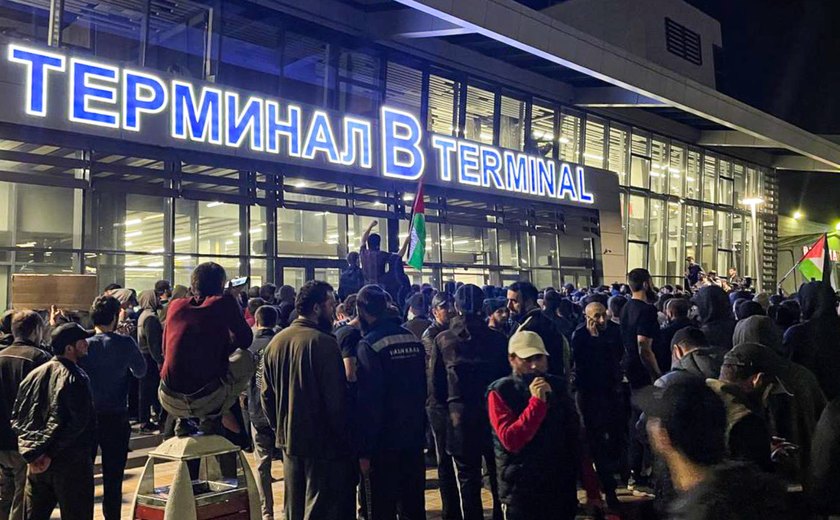 Muçulmanos tentam invadir voos com judeus em Daguestão