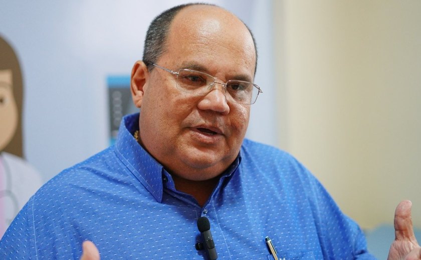 Secretário de Saúde de Alagoas retorna ao cargo após liminar do STJ