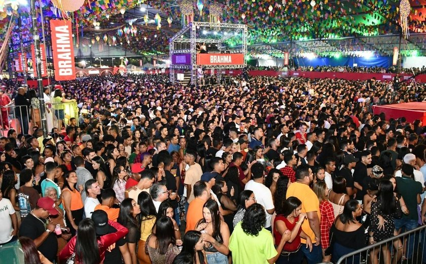 Prefeitos de Alagoas discutem limite para cachês de artistas em festas municipais