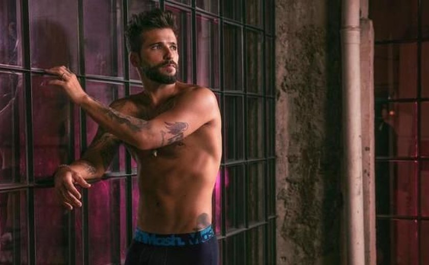 Bruno Gagliasso esbanja sensualidade em campanha de cuecas
