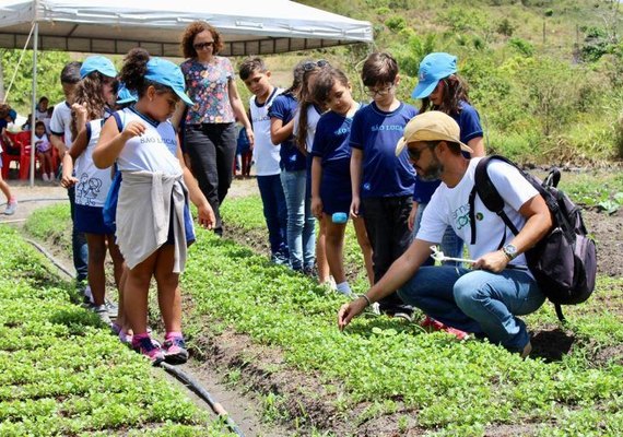 Crianças do Colégio São Lucas conhecem modelo de produção de cooperativa