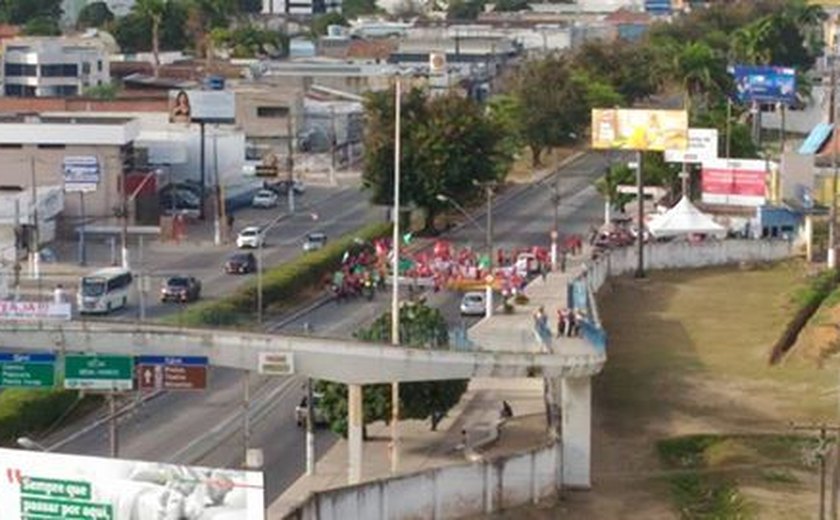 Movimentos sindicais de Alagoas aderem à greve contra reformas do governo Temer