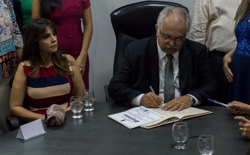 Rogério Teófilo reduz em 40% os cargos comissionados em Arapiraca