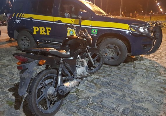 PRF prende dois homens e recupera moto adulterada na BR-101