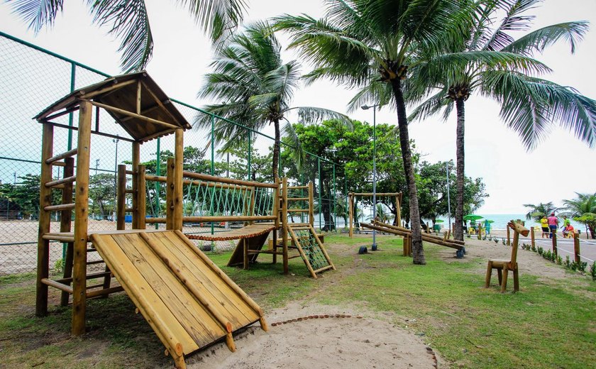 Parque infantil público é inaugurado na orla de Pajuçara