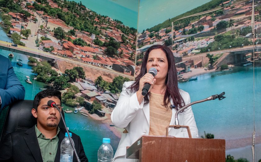 Prefeita Lívia Carla é alvo de ataques de ex-aliado