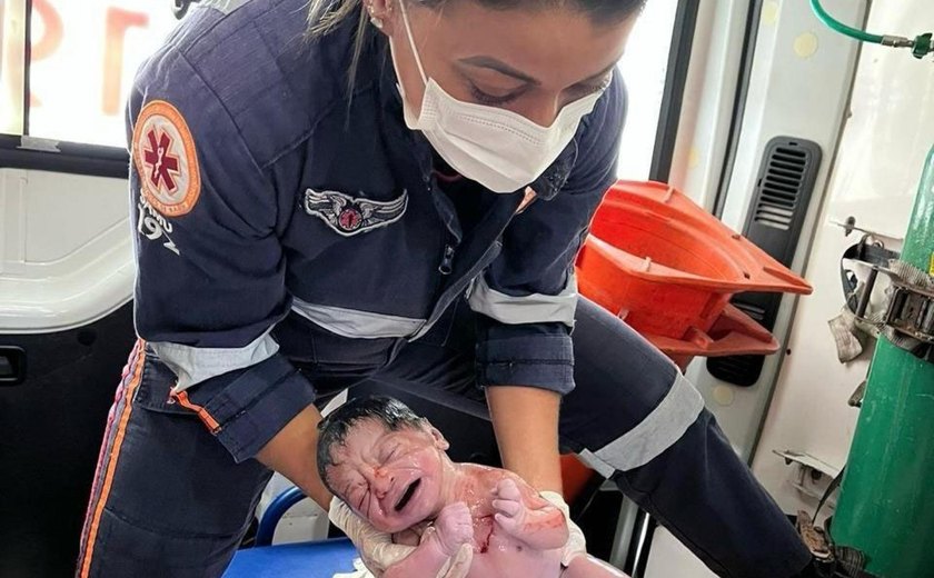 Bebê nasce dentro de ambulância do Samu em Maceió