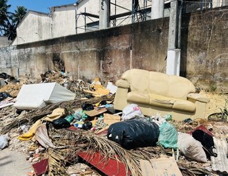 Alurb combate descarte irregular de resíduos em logradouros e vias públicas