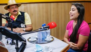 Prefeito e secretária concedem entrevista em Arapiraca destacando avanços em Rio Largo