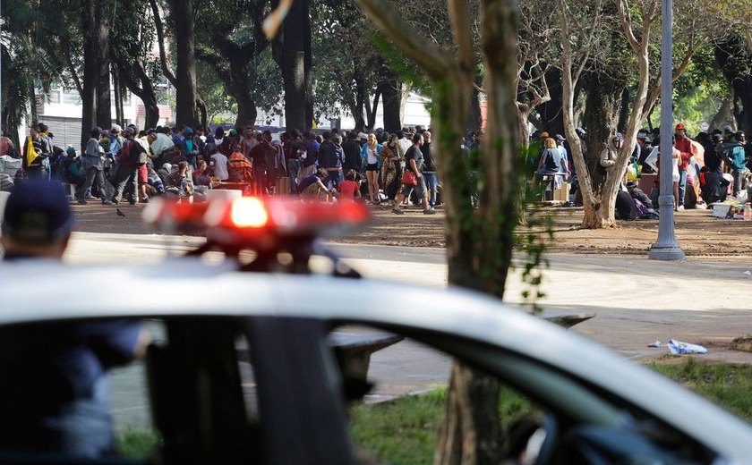 Ação policial causa confusão entre usuários na nova Cracolândia em SP