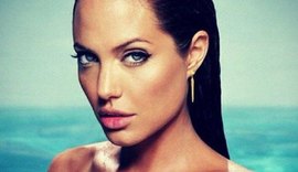 Jolie foi diagnosticada com paralisia facial graças a stress do divórcio