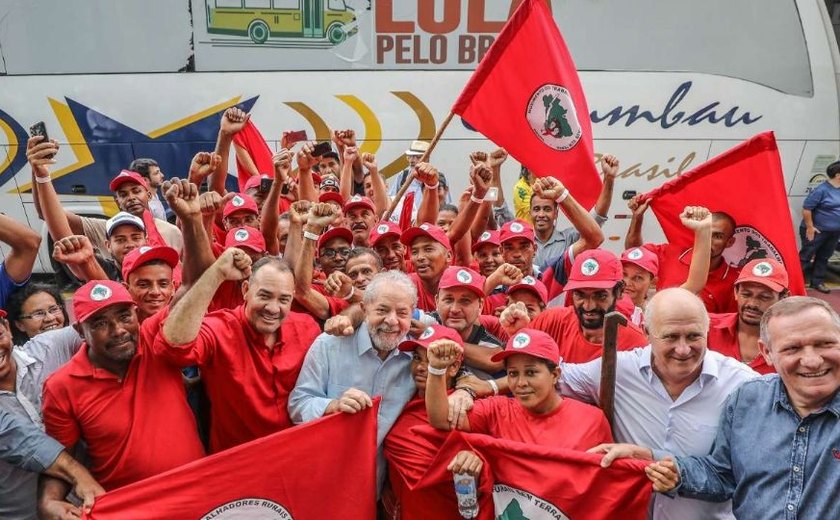 MST promete 5 mil comitês de apoio a Lula e contribui com programa de governo