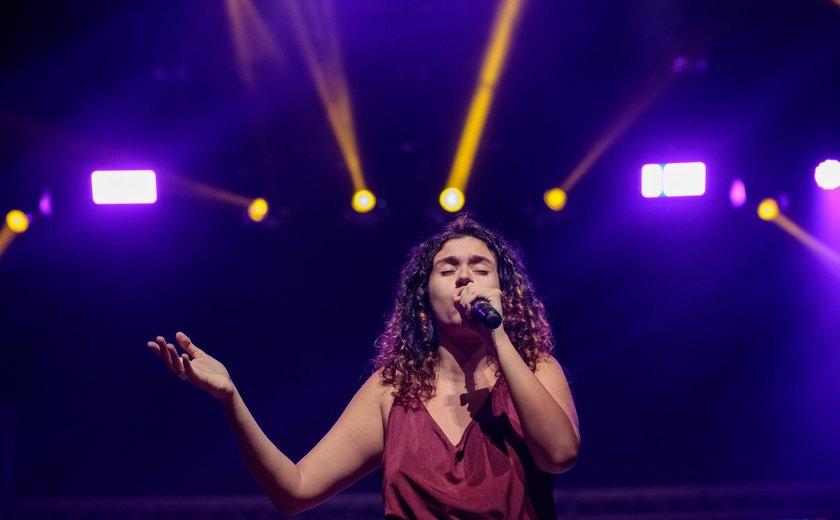 Misa Acústico recebe show da cantora alagoana Bárbara Castelões na sexta-feira (18)