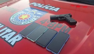 PM cumpre mandado de prisão e prende dupla que usava arma de airsoft para cometer roubos