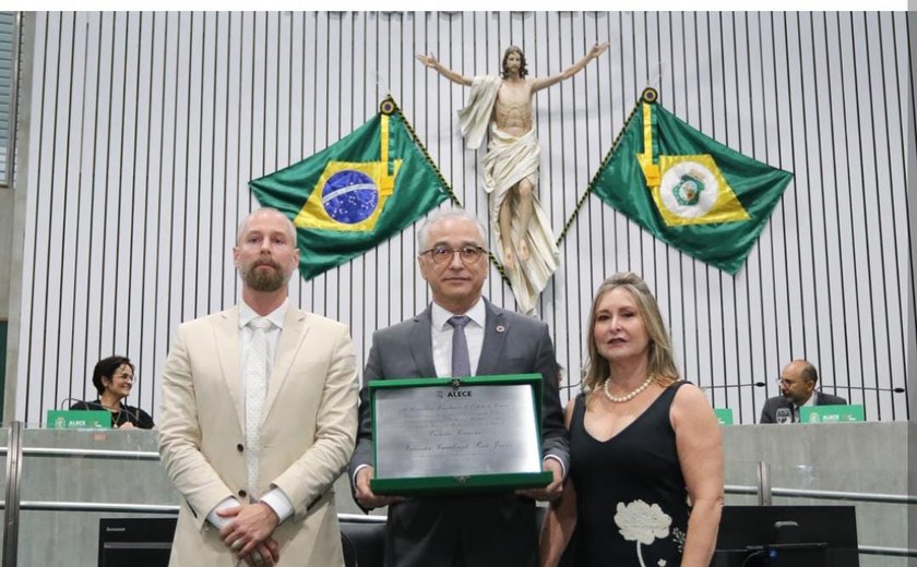Médico alagoano recebe o maior título cearense e seu conterrâneo faz discurso emocionante