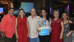 'Escola 10' homenageia destaques da educação de Alagoas em solenidade