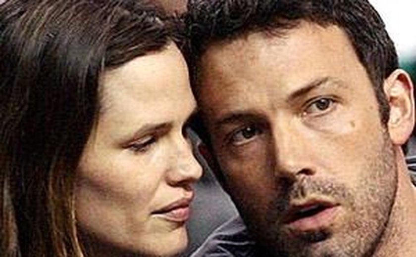 Affleck e Jennifer Garner renovam votos de casamento em cerimônia com os filhos