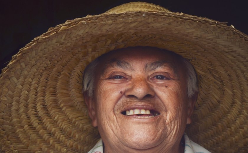 Mestra Rosália, aos 80 anos, lança primeiro álbum  em noite especial do Projeto Embolada do Jacinto