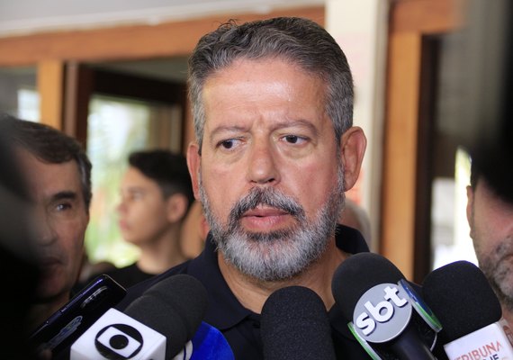 Arthur Lira não espera mais por JHC e sinaliza independência