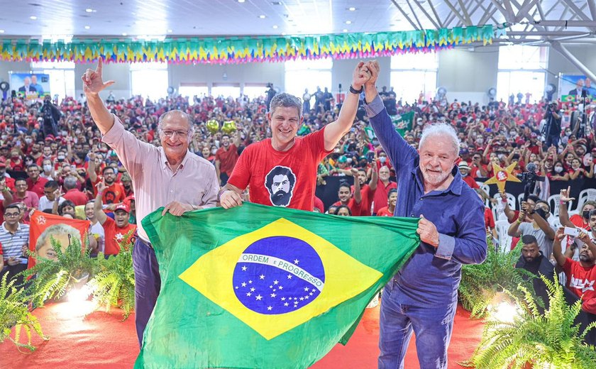 “A gente precisa cuidar desse povo e desse país”, diz Lula durante ato em Aracaju