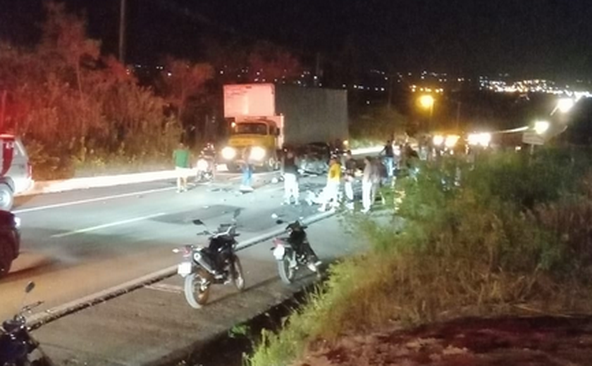 Jovem morre em colisão entre carro e moto na BR-316 em Dois Riachos