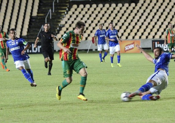 CSA faz 3x0 no Sampaio Corrêa e assume liderança provisória do Grupo B