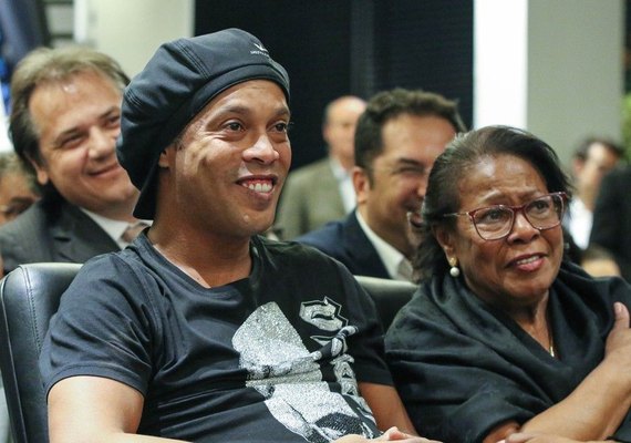 Mãe de Ronaldinho, dona Miguelina morre aos 71 anos