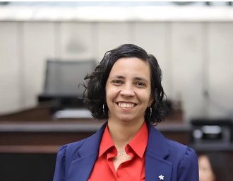 Élida Miranda assume mandato na Assembleia e promete atuação voltada a direitos sociais