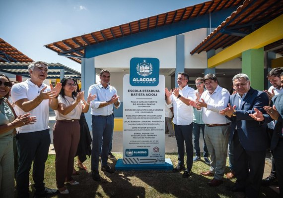 Governo de Alagoas entrega nova escola e sinalização turística internacional em Maragogi
