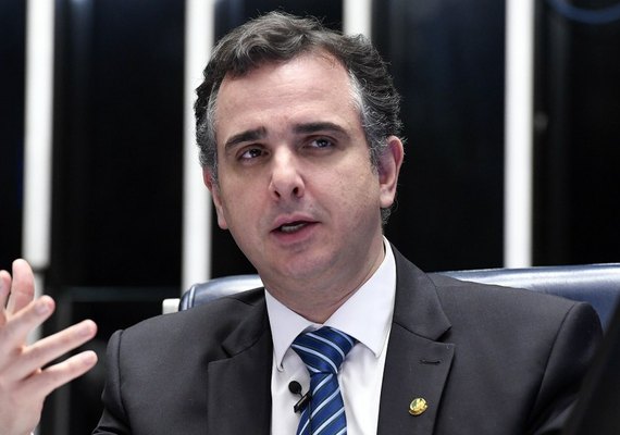 'Governo deve aceitar dividir lucros da Petrobras com a população', diz presidente do Senado