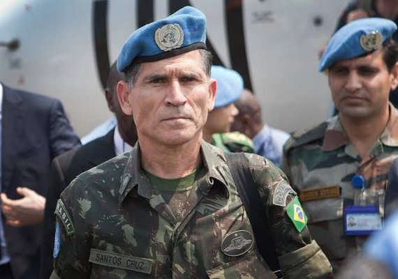 General Santos Cruz critica Bolsonaro e Pazuello: 'Péssimo para o Brasil'