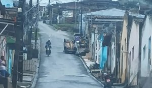 Carro capota em ladeira de Palmeira dos Índios