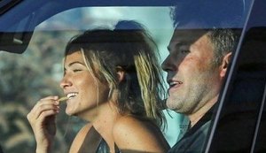 Mãe desaprova namoro de playmate com ator Ben Affleck: 'Ele é muito velho para ela'