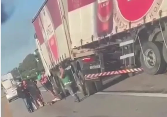 Homem morre atropelado por carreta na BR-101, em Junqueiro