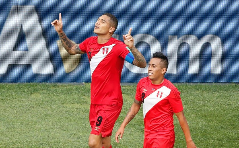 Peru vence com gols de Carrillo e Guerrero e elimina a Austrália da Copa