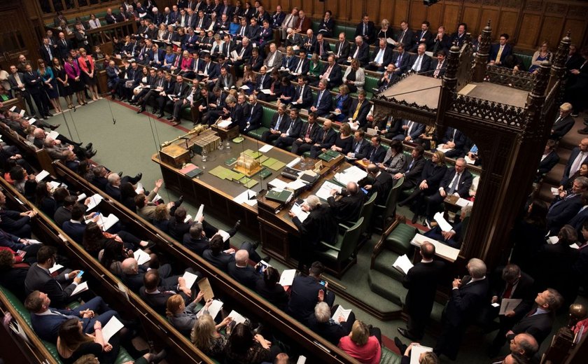 Parlamento britânico rejeita todas as propostas apresentadas como opções ao Brexit