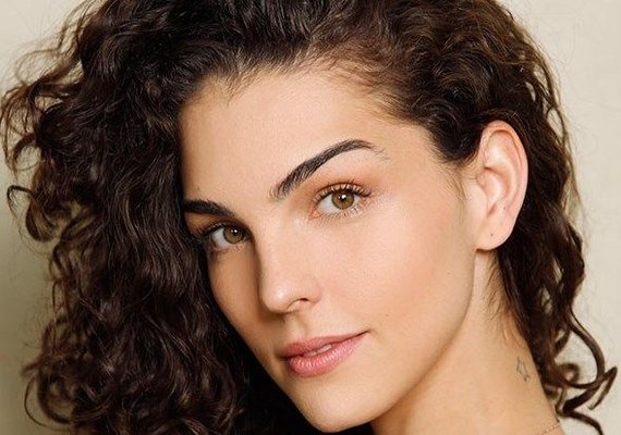 Com apendicite aguda, atriz que fez 'Malhação' passa noite em hospital