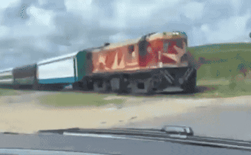 Trem colide em veículo de passeio em Satuba; ninguém fica ferido
